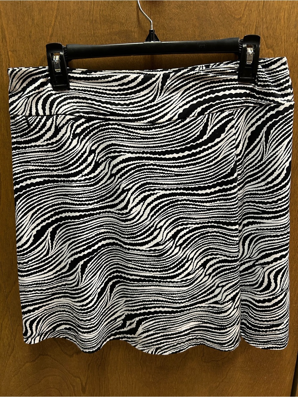 Black & White Wave-Print Women’s skirt by Lulu B. Size M.